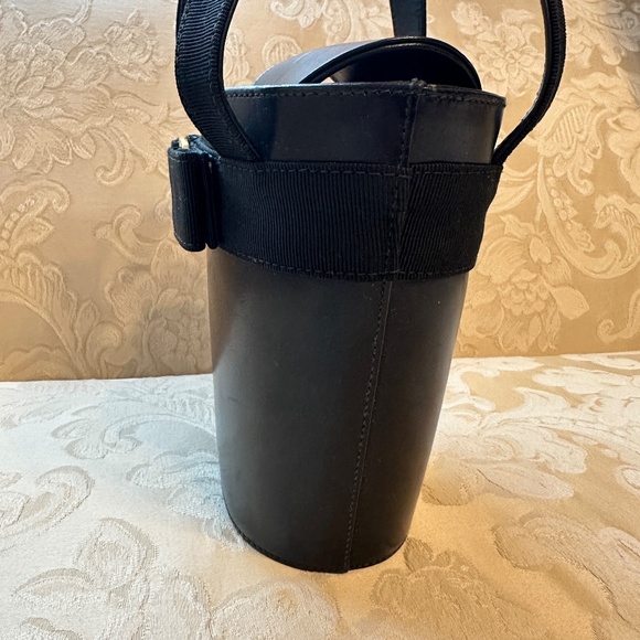 Salvatore Ferragamo black leather bucket bag - Picture 11 of 16